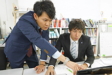今日も的確にアドバイス／新卒採用サイト：池田ハルク