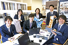 ショールームで勉強会も実施。／新卒採用サイト：池田ハルク